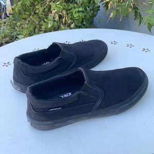 Airwalk Skull Slip-On Sneakers
